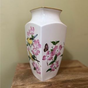 Lenox Vase Dogwood in Bloom at the White House
